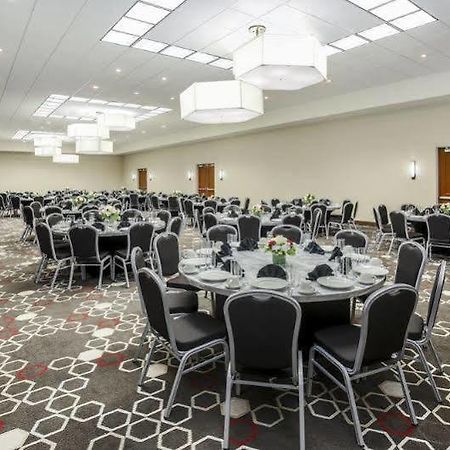 Clarion Hotel & Conference Center ベントンビル エクステリア 写真